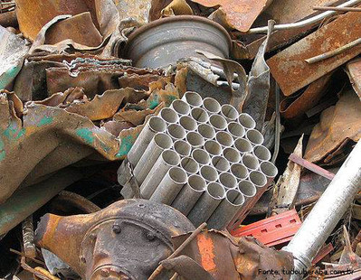 Imagem de um depsito de vrios tipos de materiais reciclveis, tais como: ferro, plstico, alumnio, fios de cobre etc.
<br />
Palavras-chave: Alumnio.Ferro. Plstico. Sucata.