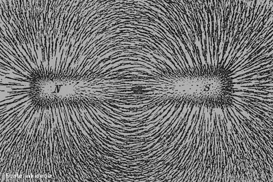 Imagem das linhas de fora - demonstradas com limalhas de ferro - de um campo magntico em um m. 
<br /><br />

Palavras-chave:  Eletromagnetismo, m, campo magntico, linha de fora.