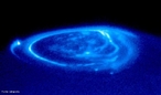 Aurora boreal em Júpiter. Fenômeno observado pelo telescópio espacial Hubble em abril de 2001. <br /><br />  Palavras-chave: Magnetismo, pólo magnético, íons, raios cósmicos, luz.