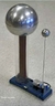 O gerador de Van de Graaff  um equipamento utilizado em experimentos para criar eletricidade esttica. <br /><br />  Palavras-chave: Eletromagnetismo, carga eltrica, volt, Van de Graaff, gerador, eletricidade.