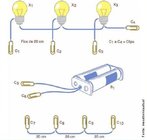 Modelo de uma instalao eltrica para um sistema de iluminao com trs lmpadas. O circuito  alimentado por duas pilhas pequenas e as lmpadas so do tipo usado em lanternas para 2,7 V ou 3,3 V. Os interruptores convencionais foram improvisados com clipes de papel. <br /><br />  Palavras-chave: Eletricidade, fsica, ligaes, srie, paralelo, instalao, energia, interruptor, lmpadas, circuito.