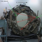 Um tomgrafo  um equipamento de raio x que permite capturar imagens em 360 graus com uma espessura muito pequena facilitando um diagnstico mais apurado. <br /><br />  Palavras-chave: Eletromagnetismo, luz, raios, raio x, ondas, energia eletromagntica, radiao.