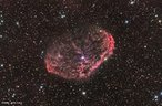 Bolha cósmica localizada na constelação Cygnus. Aproximando do fim de sua vida onde deve, finalmente, se transformar em supernova. <br /><br /> Palavras-chave: Astronomia, nebulosa crescente, gravitação universal, NGC 6888.