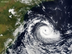 Segundo cientistas o ciclone extratropical que atingiu a Regio Sul do Brasil em maro de 2004 foi classificado como furaco categoria 1, fazendo Catarina o primeiro furaco extratropical conhecido. <br /> <br /> Palavras-chave: Termodinmica, ciclone, furaco, oceano, velocidade, vento, presso, chuva, umidade do ar, vapor de gua, nuvens, energia, tempestade, calor, ondas, amplitude.