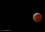 Um eclipse lunar ocorre quando existe um alinhamento entre o Sol, a Terra e a Lua de forma em que a Terra fique entre a Lua e o Sol formando um cone de sombra sobre a Lua cheia. <br /><br /> Palavras-chave: Astronomia, eclipse, Sol, Lua, Terra, umbra, penumbra, sombra, gravitao universal.