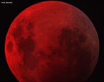 Um eclipse lunar ocorre quando existe um alinhamento entre o Sol, a Terra e a Lua de forma em que a Terra fique entre a Lua e o Sol formando um cone de sombra sobre a Lua cheia. <br /><br /> Palavras-chave: Astronomia, eclipse, Sol, Lua, Terra, umbra, penumbra, sombra, gravitao universal.