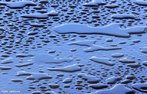 Efeito que ocorre na camada superficial de um líquido levando a sua superfície a se comportar como uma membrana elástica. <br /><br /> Palavras-chave:  Tensão superficial, moléculas, pressão, força, água, líquido.