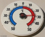 Dispositivo cuja função é medir temperaturas ou a variação da mesma.  <br /><br /> Palavras-chave: Termodinâmica, calor, temperatura, variação de temperatura, faixa bimetálica, metais.
