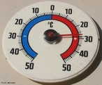 Dispositivo cuja funo  medir temperaturas ou a variao da mesma.  <br /><br /> Palavras-chave: Termodinmica, calor, temperatura, variao de temperatura, faixa bimetlica, metais.