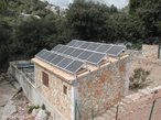 Dispositivo formado por clulas fotovoltaicas que convertem energia da luz do Sol em energia eltrica. <br /><br /> Palavras-chave: Painel solar, energia solar, energia eltrica, clulas solares, Sol, luz, corrente eltrica, eletricidade. 