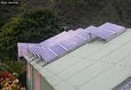 Dispositivo formado por clulas fotovoltaicas que convertem energia da luz do Sol em energia eltrica. <br /><br /> Palavras-chave: Painel solar, energia solar, energia eltrica, clulas solares, Sol, luz, corrente eltrica, eletricidade.